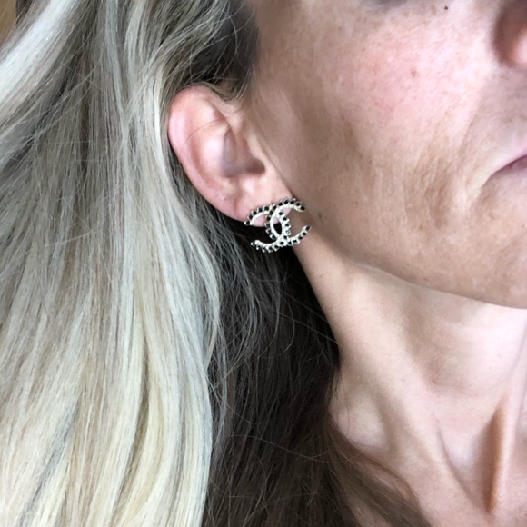 ❌SOLD❌ CHANEL 20A Black Crystal XL Gold Earrings - Picture 12 of 12